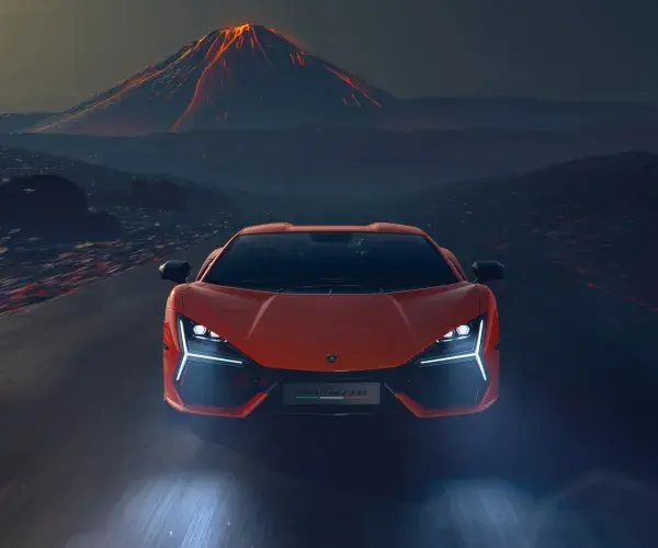 Lamborghini Revuelto oranje vooraanzicht