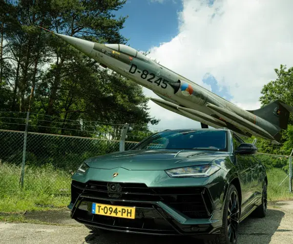 Lamborghini Urus met Straaljager mobile