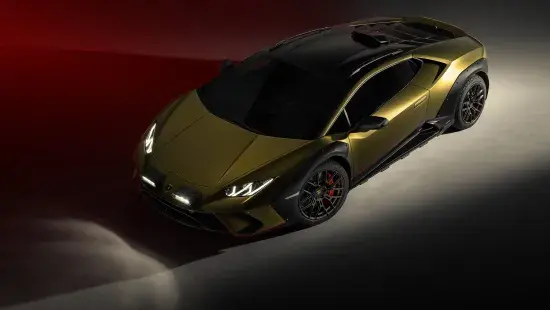 Lamborghini Huracan Sterrato zijkant voorkant